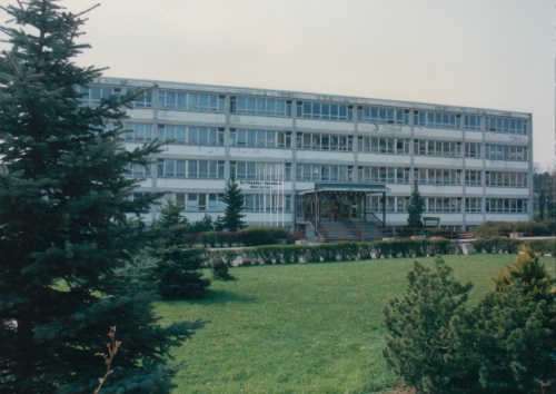 Das Schulgebäude zu Beginn der Sanierung